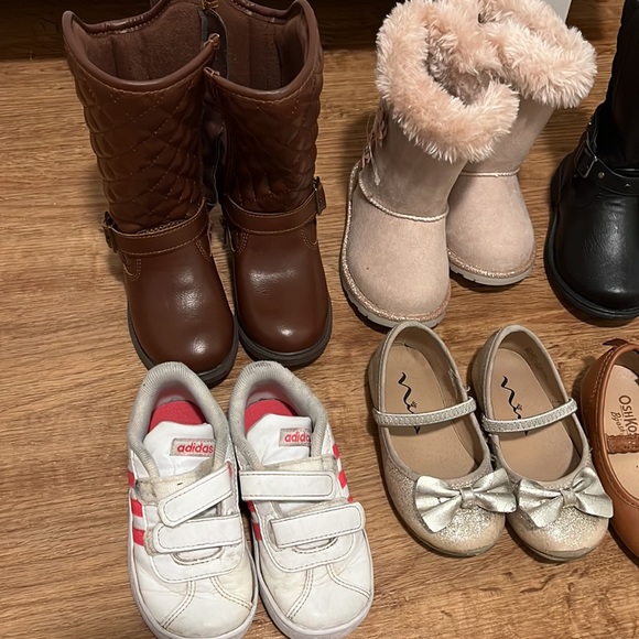 Six pairs of toddler shoes all size 7m - Picture 2 of 3